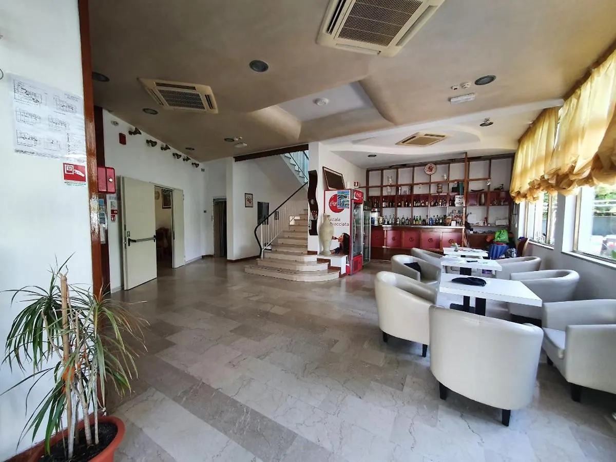 Hotel Moresco - Piscina Beach Village Riccione 2*,