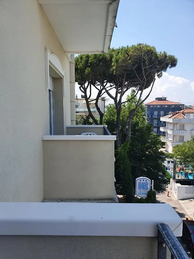 Hotel Moresco - Piscina Beach Village Riccione 2*,