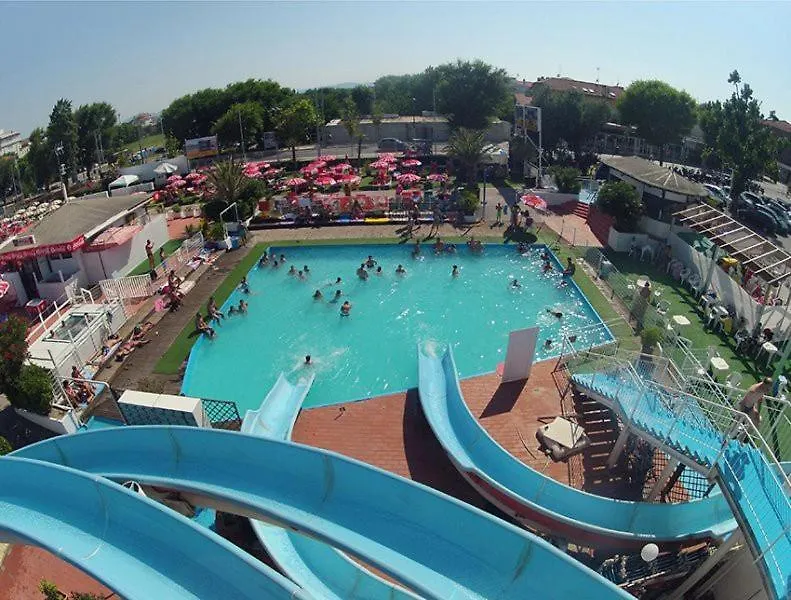Hotel Moresco - Piscina Beach Village Riccione 2*,